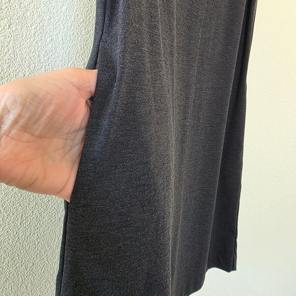 Uniqlo Black Sleeveless Shift Dress Womens Size M Gray Minimalist Rayon Blend - Picture 4 of 11